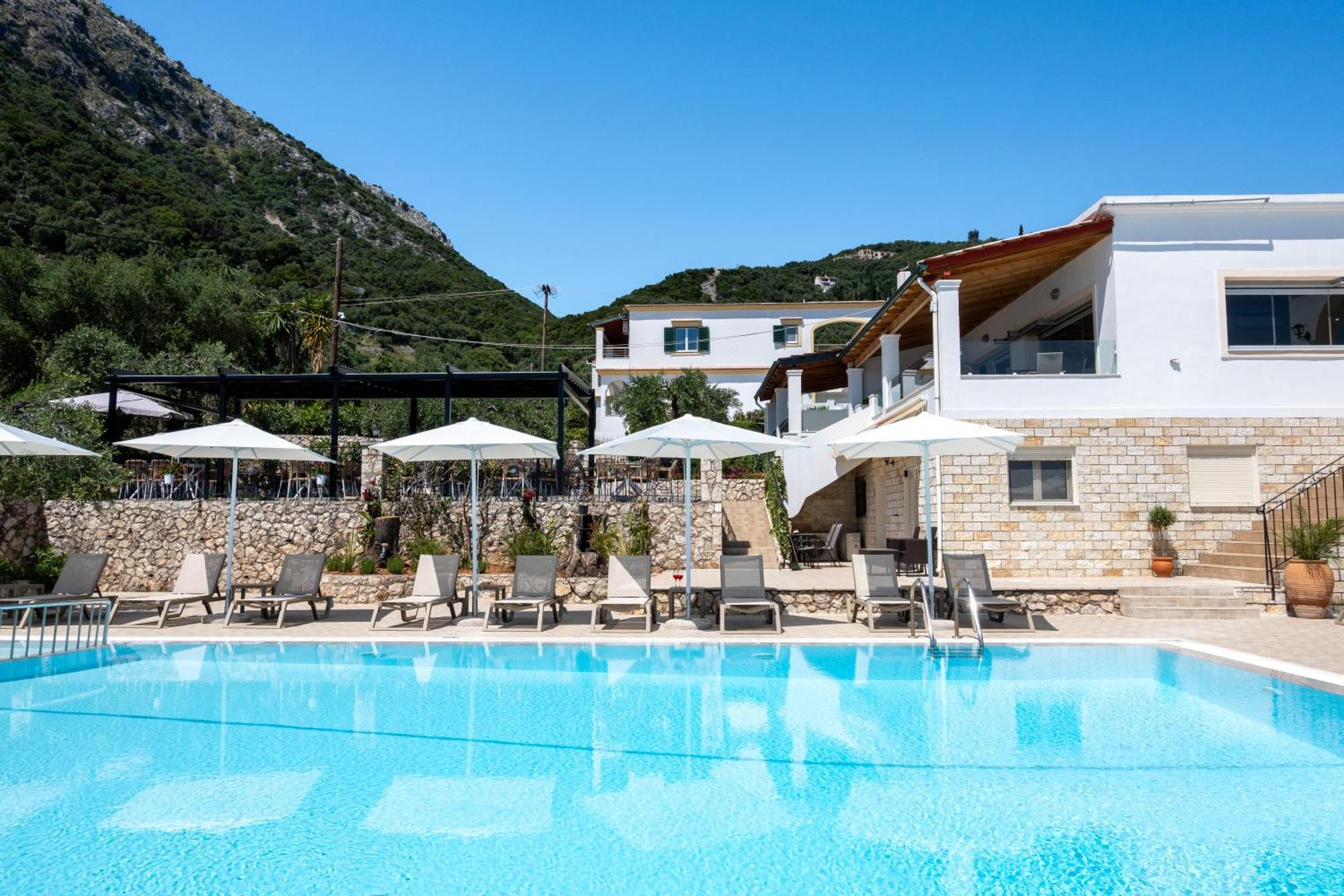 Crystal Blue Hotel, Mparmpati Eksteriør billede