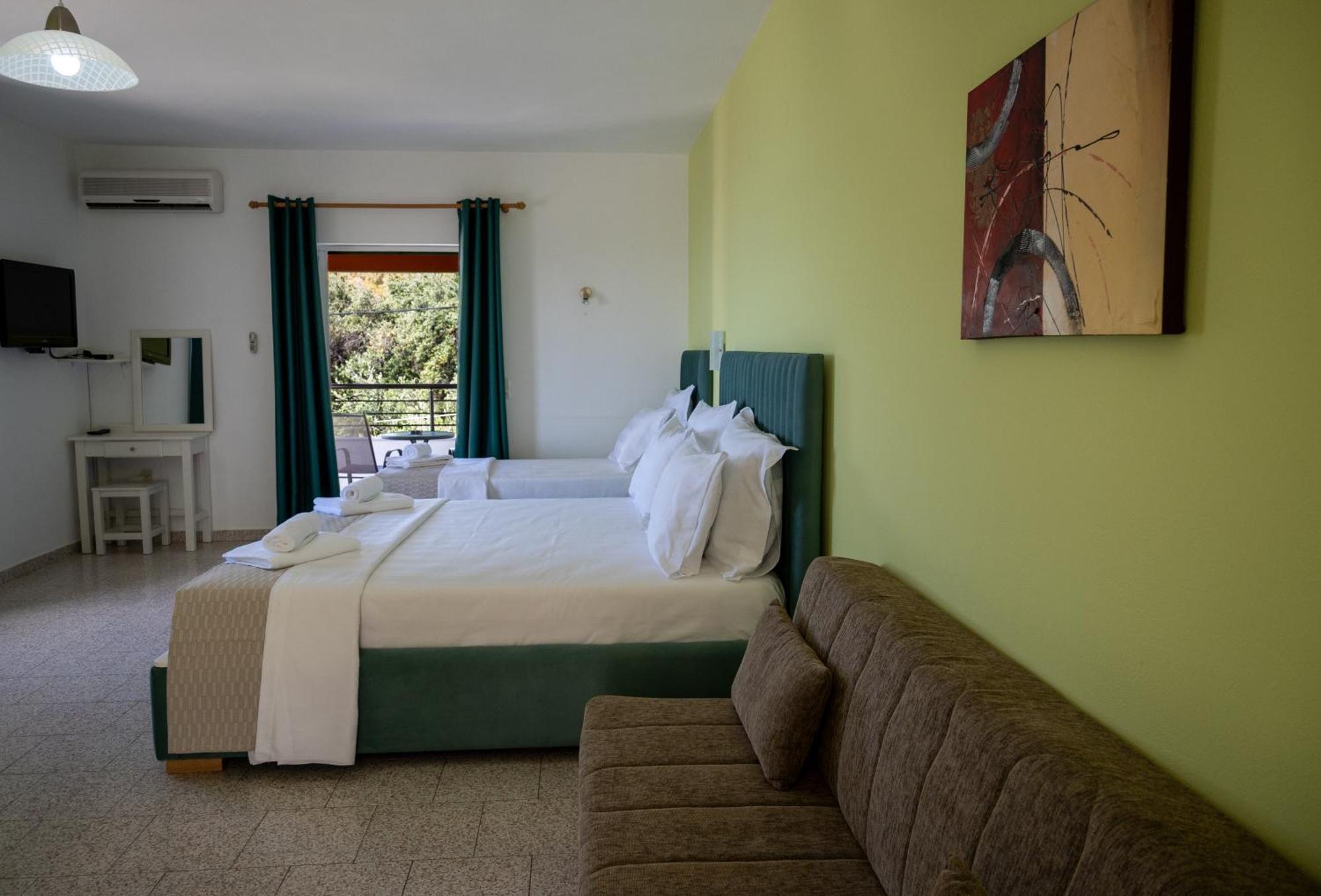 Crystal Blue Hotel, Mparmpati Eksteriør billede