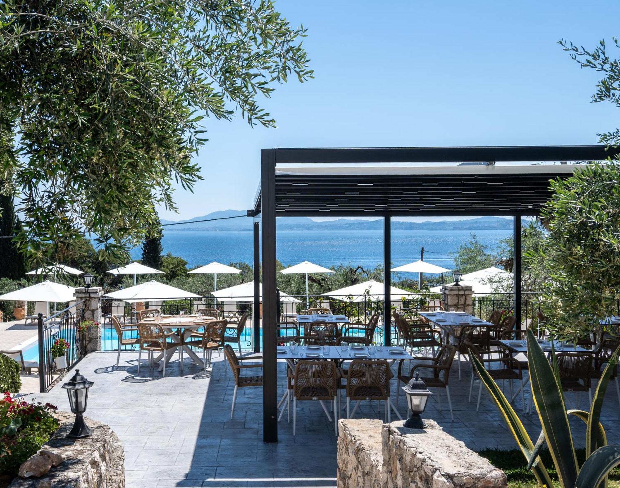 Crystal Blue Hotel, Mparmpati Eksteriør billede