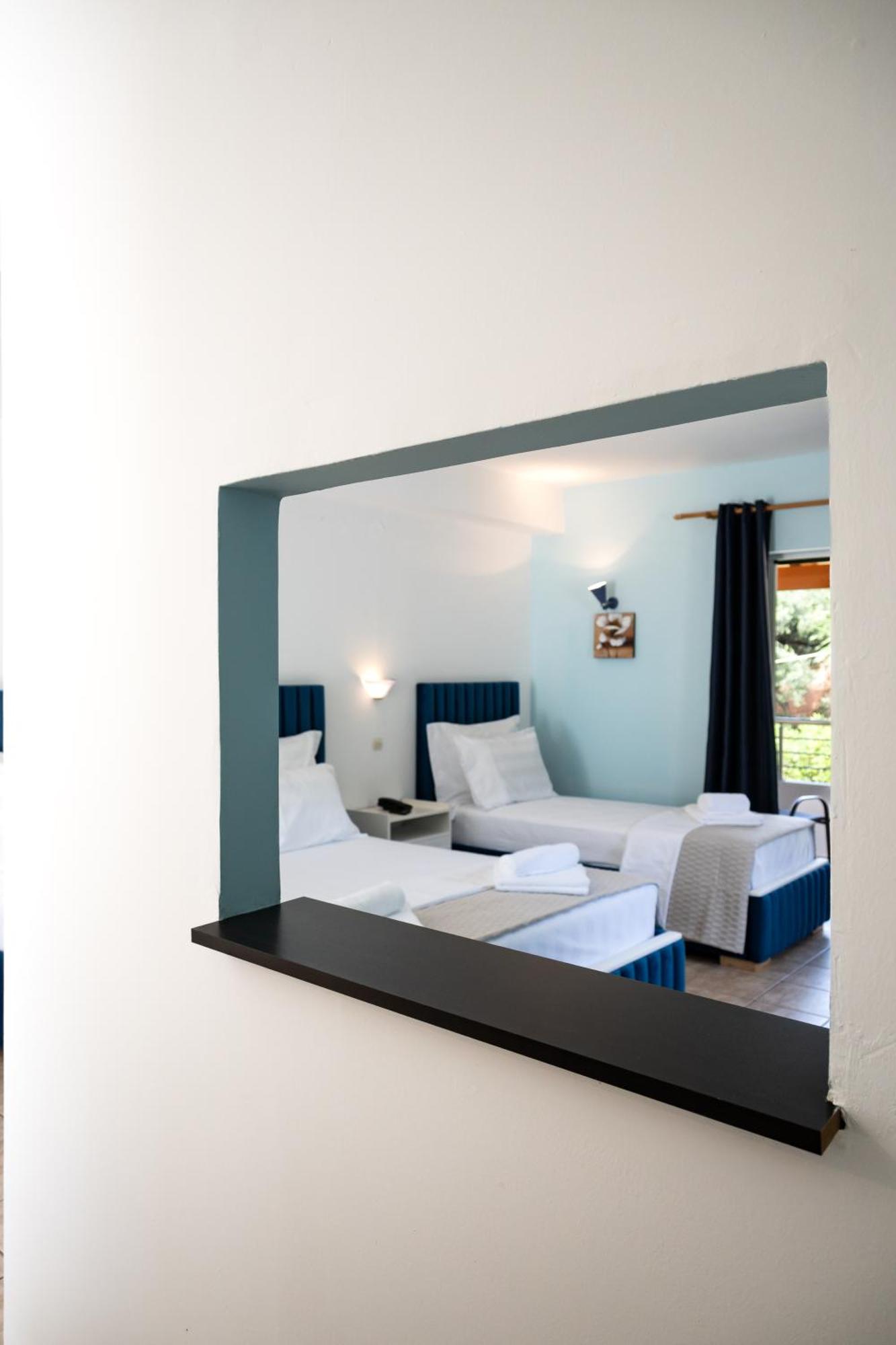 Crystal Blue Hotel, Mparmpati Eksteriør billede