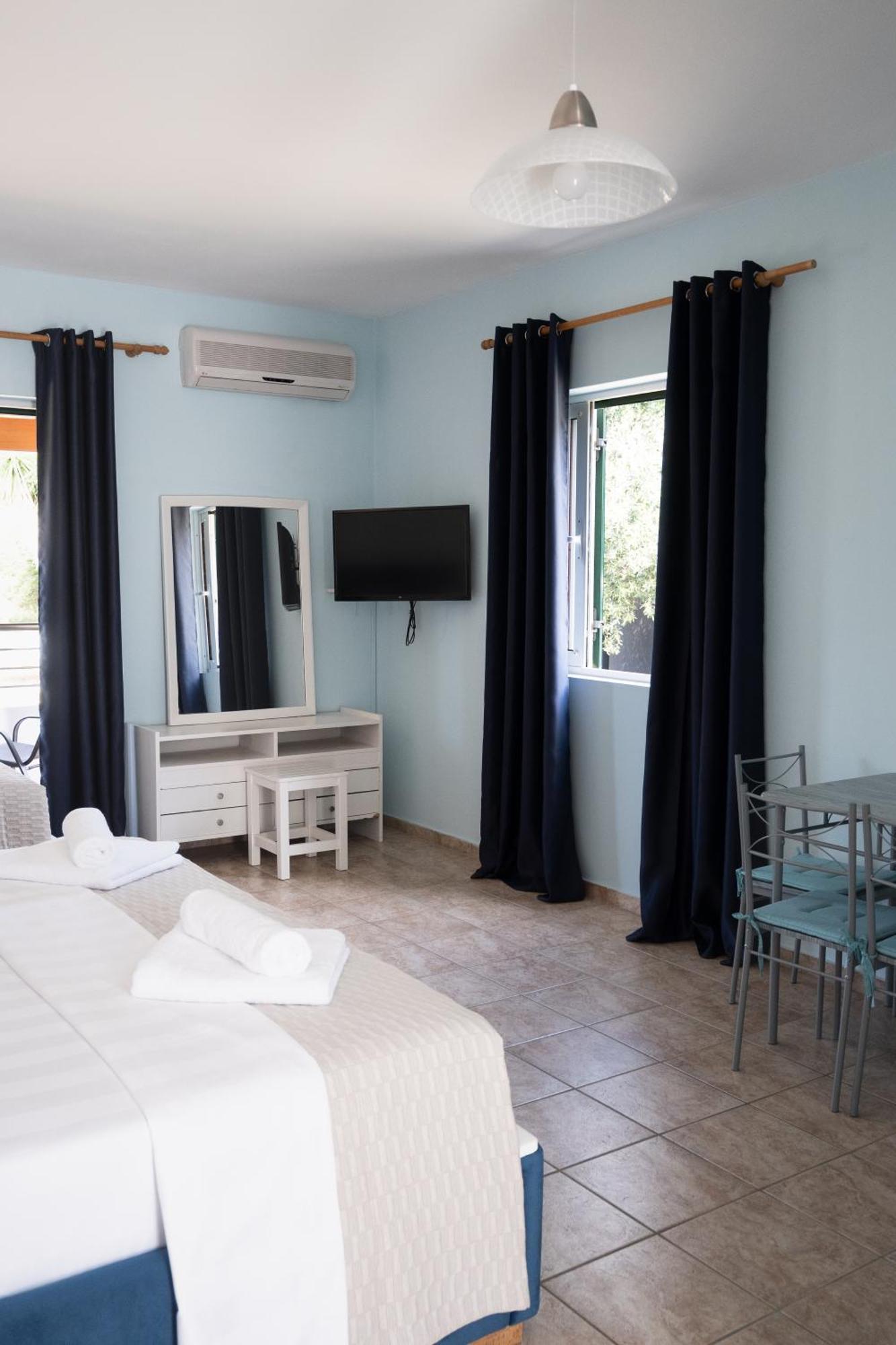 Crystal Blue Hotel, Mparmpati Eksteriør billede